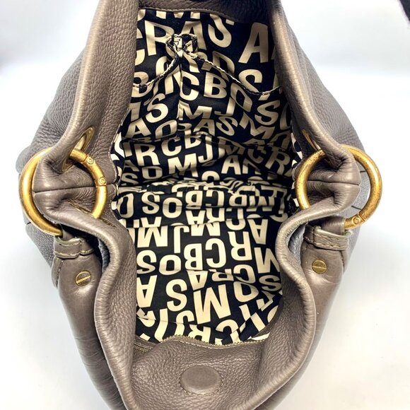 Marc Jacobs Grey Pebbled Leather Classic Q Hillier Hobo Bag - Picture 12 of 12